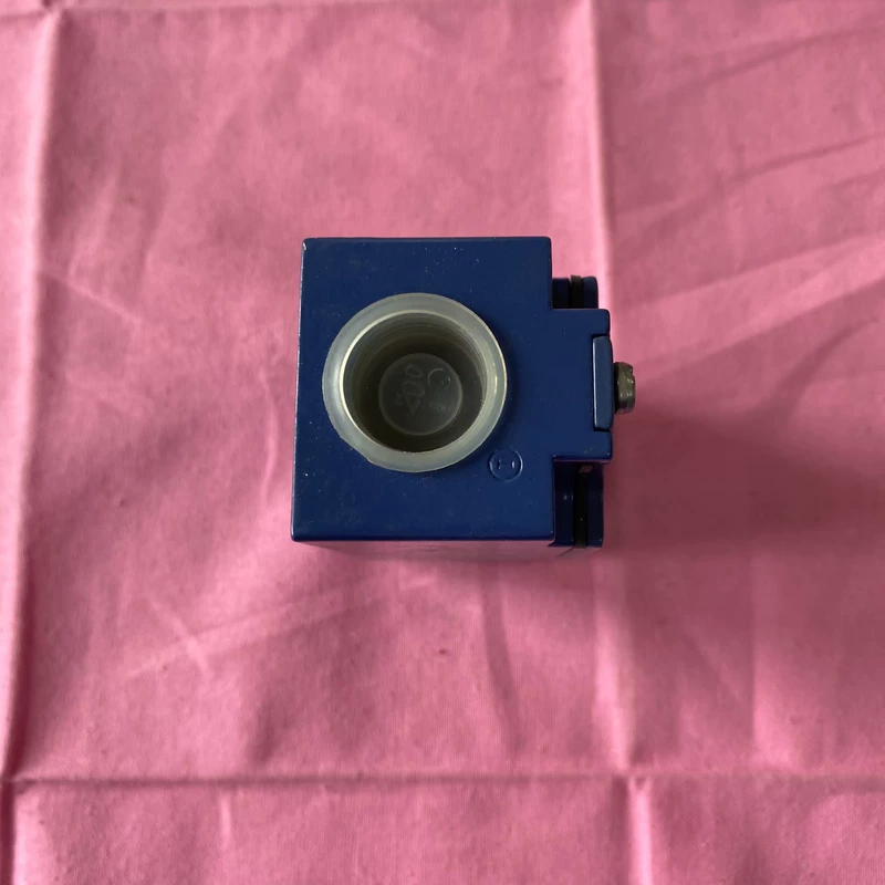 Schneider XCK-J10511H29C Limit Switch for Industrial Use 3 Schneider XCK-J10511H29C Limit Switch for Industrial Use - Image 3